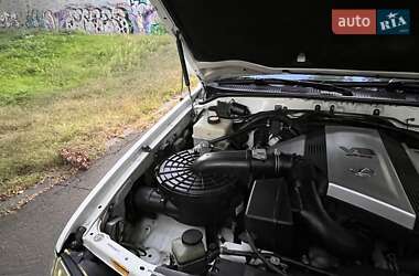 Внедорожник / Кроссовер Lexus LX 2006 в 