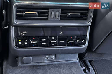 Позашляховик / Кросовер Lexus LX 2022 в 