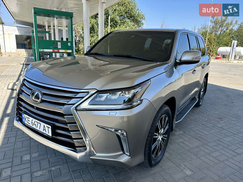 Позашляховик / Кросовер Lexus LX 2016 в Дніпрі