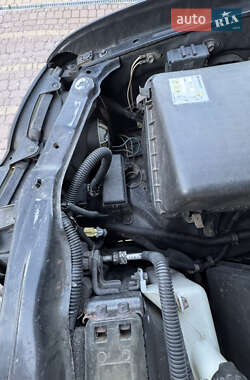 Внедорожник / Кроссовер Lexus LX 2004 в 