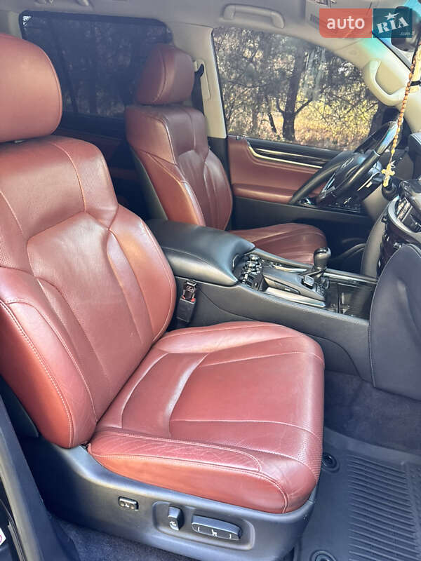 Внедорожник / Кроссовер Lexus LX 2016 в Днепре