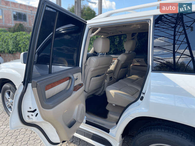 Позашляховик / Кросовер Lexus LX 2006 в Чернівцях