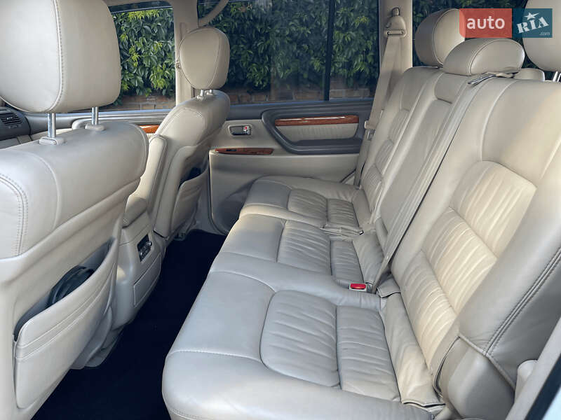 Позашляховик / Кросовер Lexus LX 2006 в Чернівцях