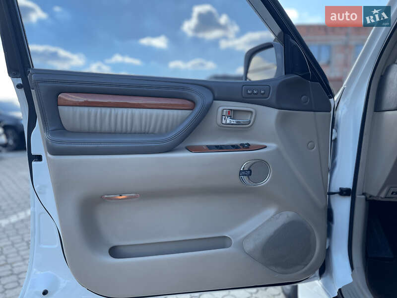 Позашляховик / Кросовер Lexus LX 2006 в Чернівцях