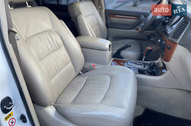 Внедорожник / Кроссовер Lexus LX 2006 в 