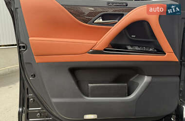 Позашляховик / Кросовер Lexus LX 2022 в 