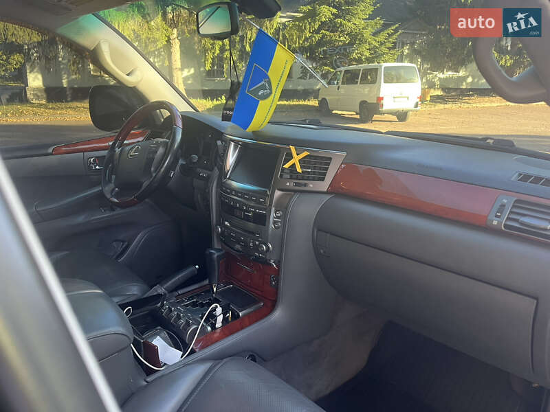Позашляховик / Кросовер Lexus LX 2008 в Корсунь-Шевченківському