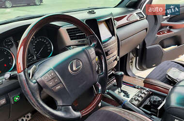 Позашляховик / Кросовер Lexus LX 2013 в 
