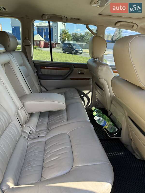 Внедорожник / Кроссовер Lexus LX 2004 в Буче