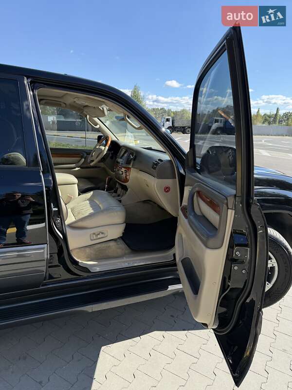 Внедорожник / Кроссовер Lexus LX 2004 в Буче