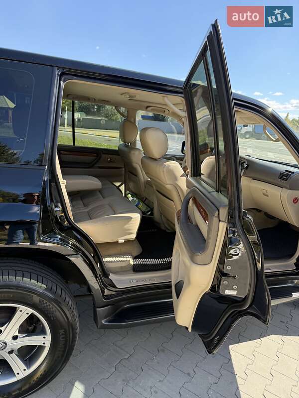 Внедорожник / Кроссовер Lexus LX 2004 в Буче