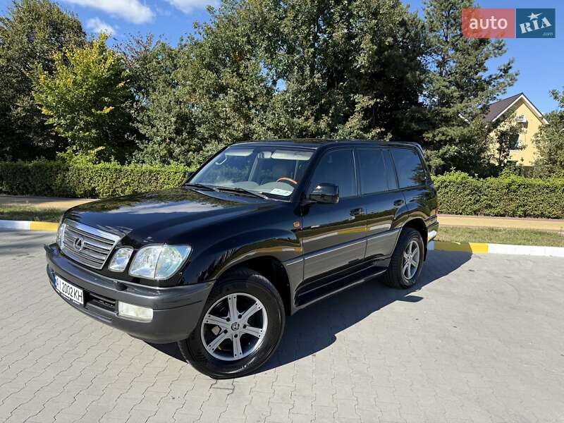 Внедорожник / Кроссовер Lexus LX 2004 в Буче