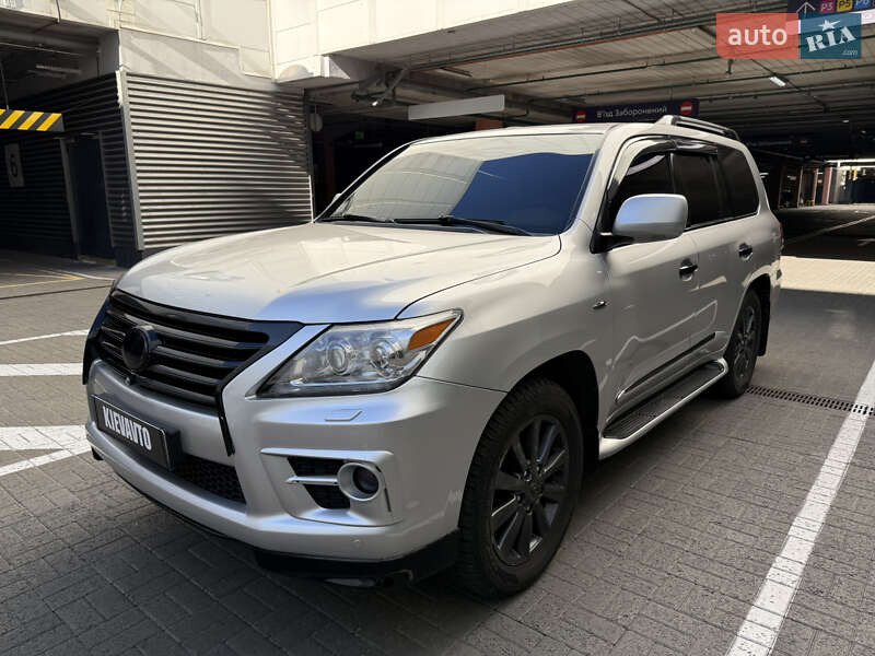 Внедорожник / Кроссовер Lexus LX 2008 в 