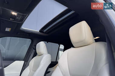 Внедорожник / Кроссовер Lexus LX 2023 в 