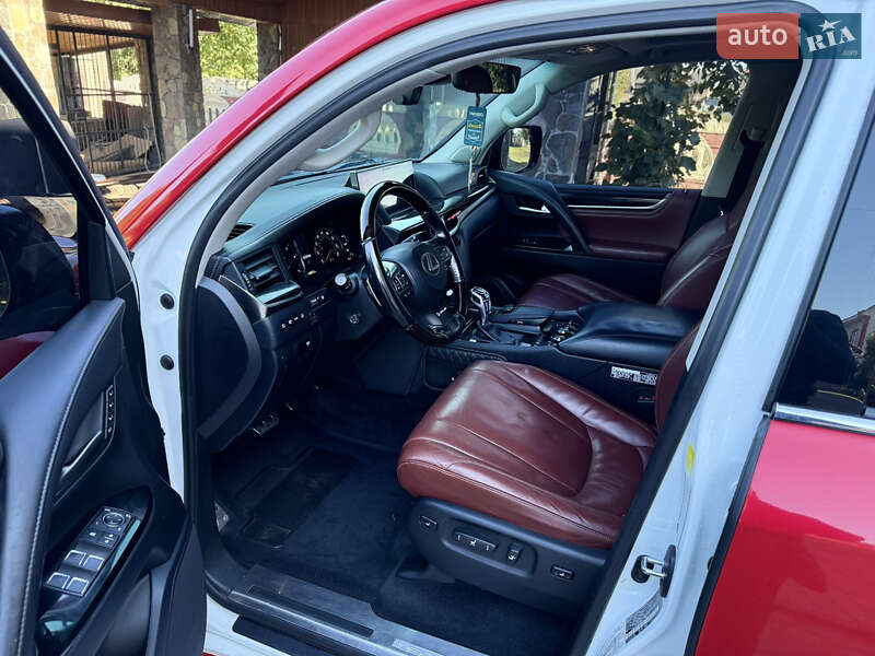 Позашляховик / Кросовер Lexus LX 2017 в Чернівцях