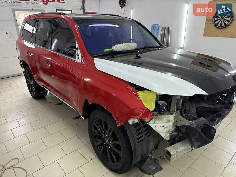 Позашляховик / Кросовер Lexus LX 2017 в Чернівцях