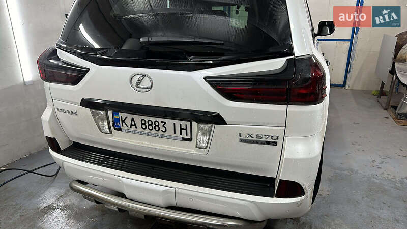 Позашляховик / Кросовер Lexus LX 2017 в Чернівцях