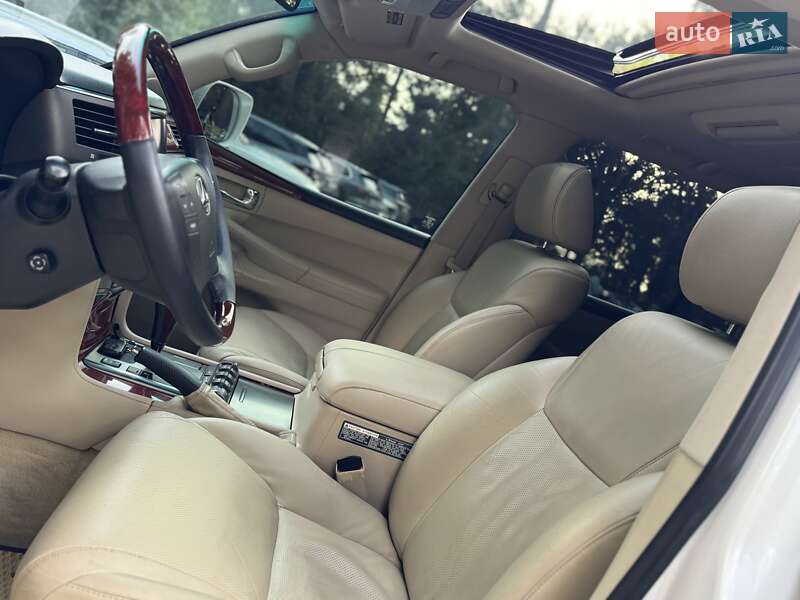 Позашляховик / Кросовер Lexus LX 2008 в Львові