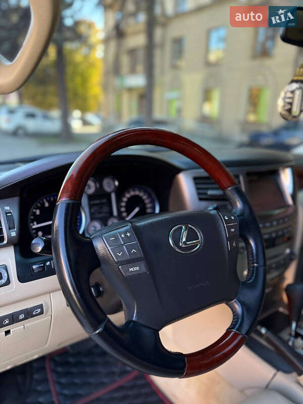 Позашляховик / Кросовер Lexus LX 2008 в Полтаві