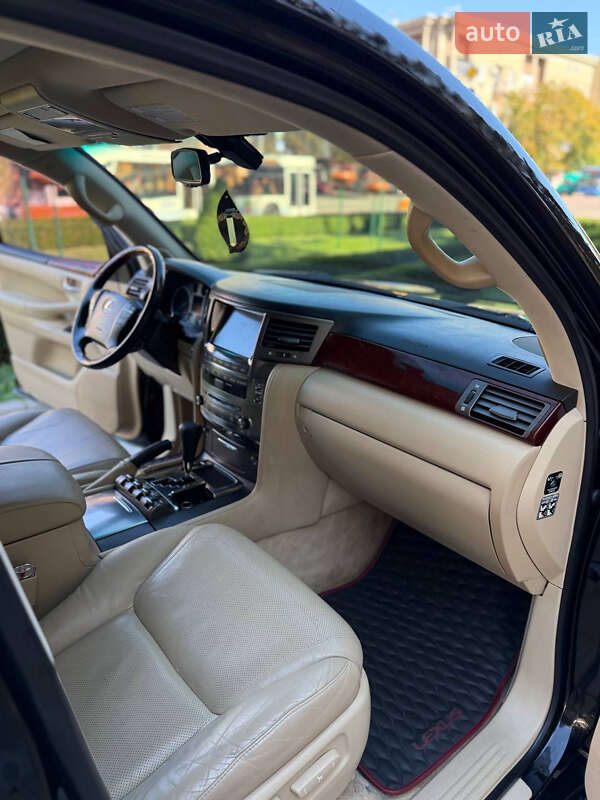 Позашляховик / Кросовер Lexus LX 2008 в Полтаві