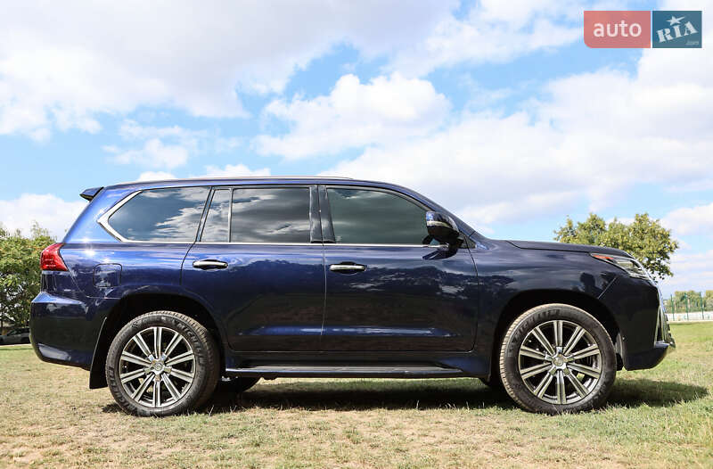 Позашляховик / Кросовер Lexus LX 2016 в Марганці