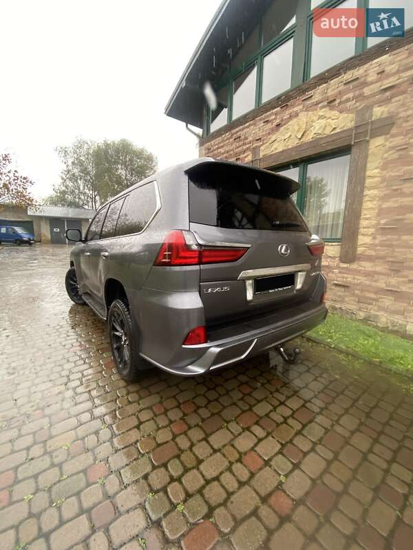 Позашляховик / Кросовер Lexus LX 2016 в Івано-Франківську