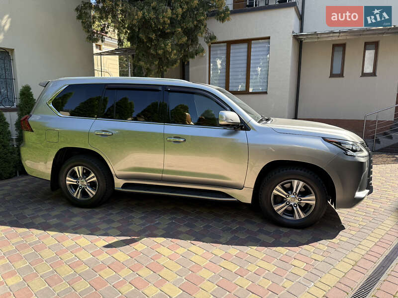 Позашляховик / Кросовер Lexus LX 2017 в Івано-Франківську