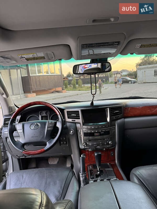 Позашляховик / Кросовер Lexus LX 2008 в Прилуках