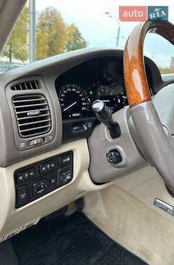 Внедорожник / Кроссовер Lexus LX 2004 в 