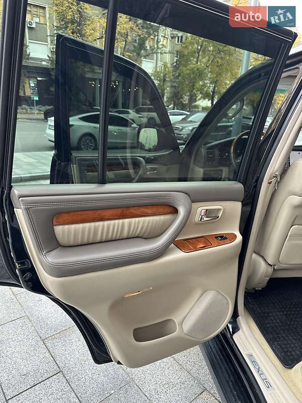 Внедорожник / Кроссовер Lexus LX 2004 в Киеве