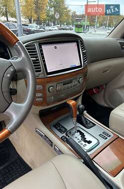 Внедорожник / Кроссовер Lexus LX 2004 в 