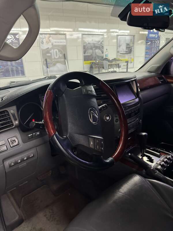 Внедорожник / Кроссовер Lexus LX 2008 в Черновцах