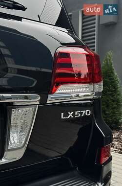 Позашляховик / Кросовер Lexus LX 2015 в 