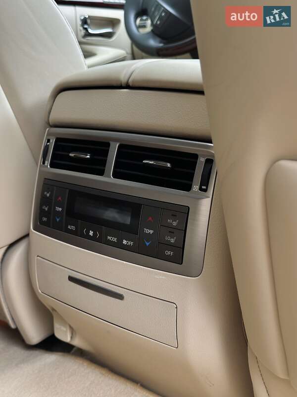 Позашляховик / Кросовер Lexus LX 2015 в Чернігові