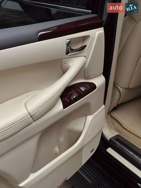 Позашляховик / Кросовер Lexus LX 2015 в Чернігові