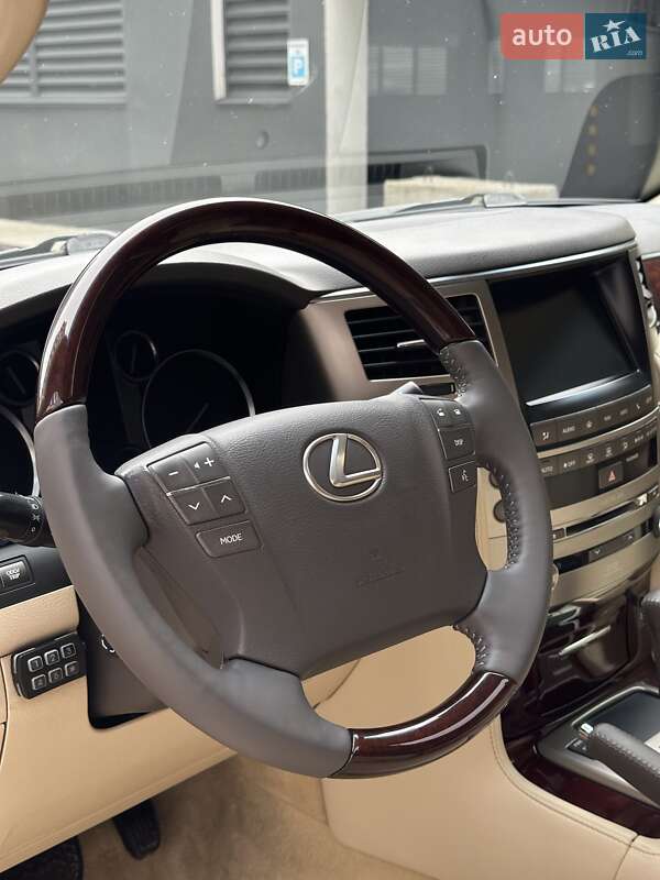 Позашляховик / Кросовер Lexus LX 2015 в Чернігові