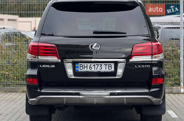 Позашляховик / Кросовер Lexus LX 2014 в 