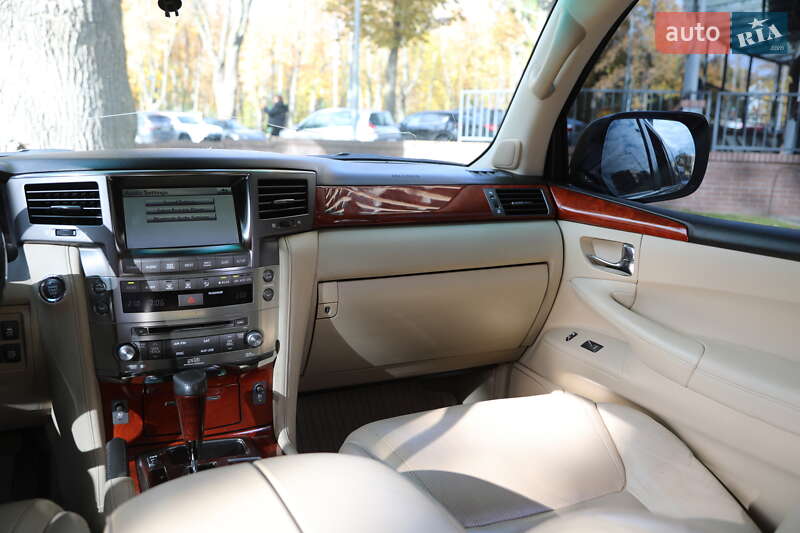 Внедорожник / Кроссовер Lexus LX 2010 в Харькове