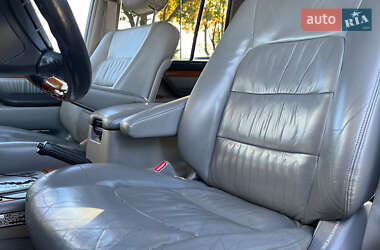 Внедорожник / Кроссовер Lexus LX 2006 в 