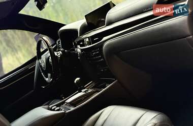 Позашляховик / Кросовер Lexus LX 2017 в 
