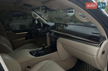 Позашляховик / Кросовер Lexus LX 2018 в 