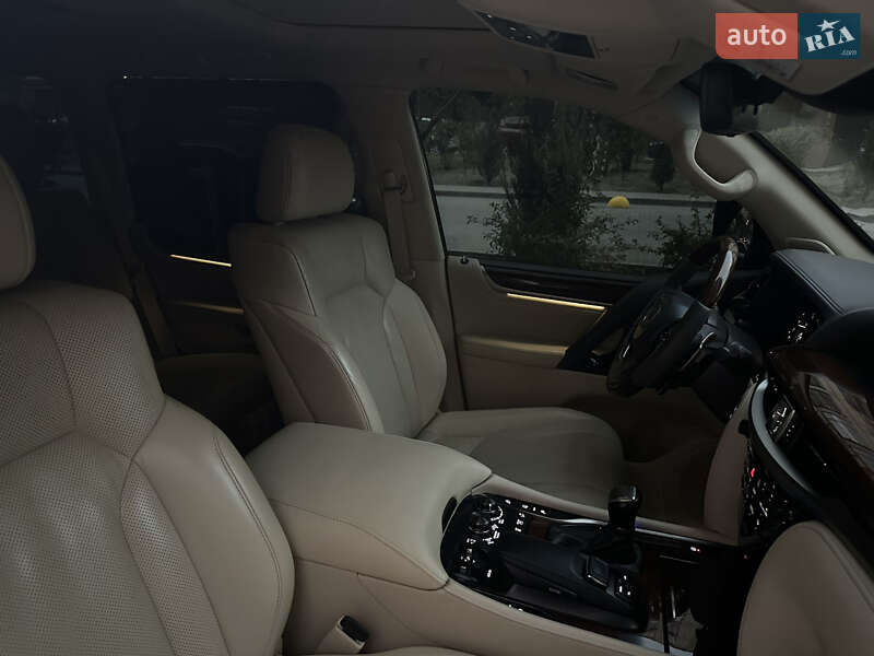 Позашляховик / Кросовер Lexus LX 2018 в Дніпрі фото 47 Позашляховик / Кросовер Lexus LX 2018 в Дніпрі