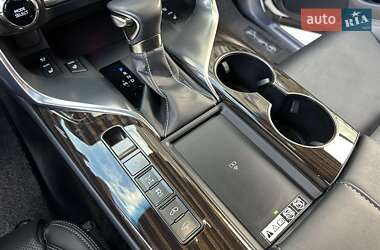 Позашляховик / Кросовер Lexus LX 2022 в 