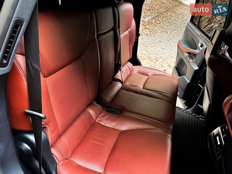 Позашляховик / Кросовер Lexus LX 2015 в Дніпрі