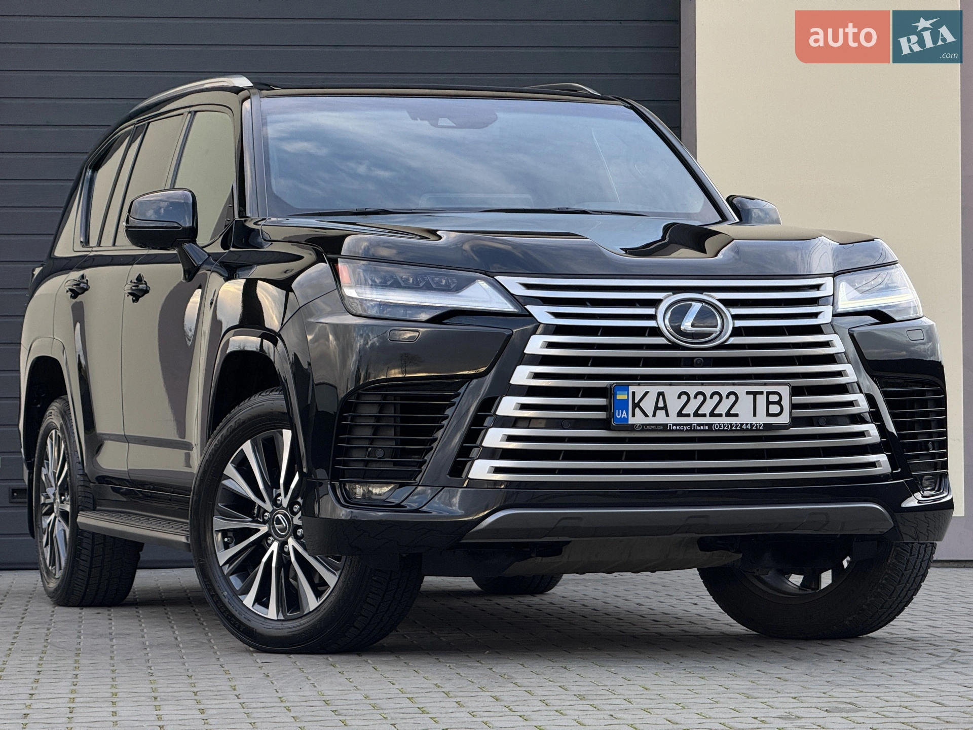 2023 Lexus LX - фото 1