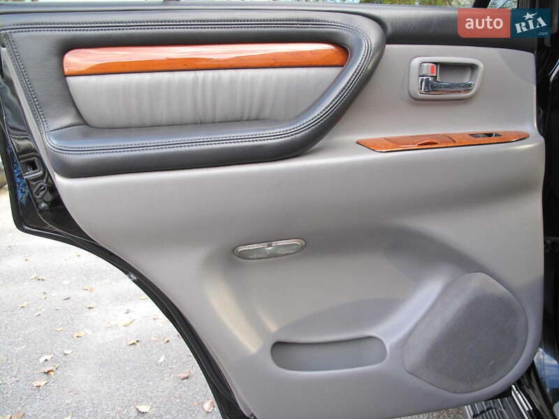 Внедорожник / Кроссовер Lexus LX 2004 в Киеве