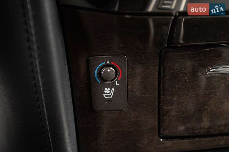 Внедорожник / Кроссовер Lexus LX 2015 в Одессе