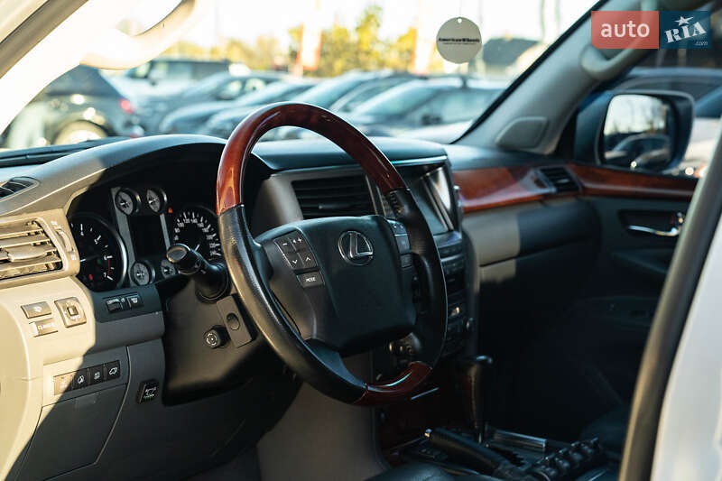 Позашляховик / Кросовер Lexus LX 2008 в Чернівцях