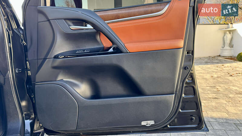 Позашляховик / Кросовер Lexus LX 2018 в Івано-Франківську