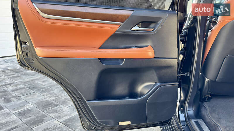 Позашляховик / Кросовер Lexus LX 2018 в Івано-Франківську